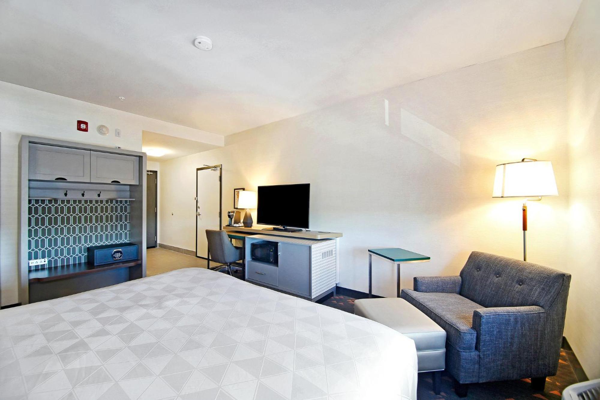 Holiday Inn Hotel & Suites - Calgary Airport North By Ihg Exterior photo