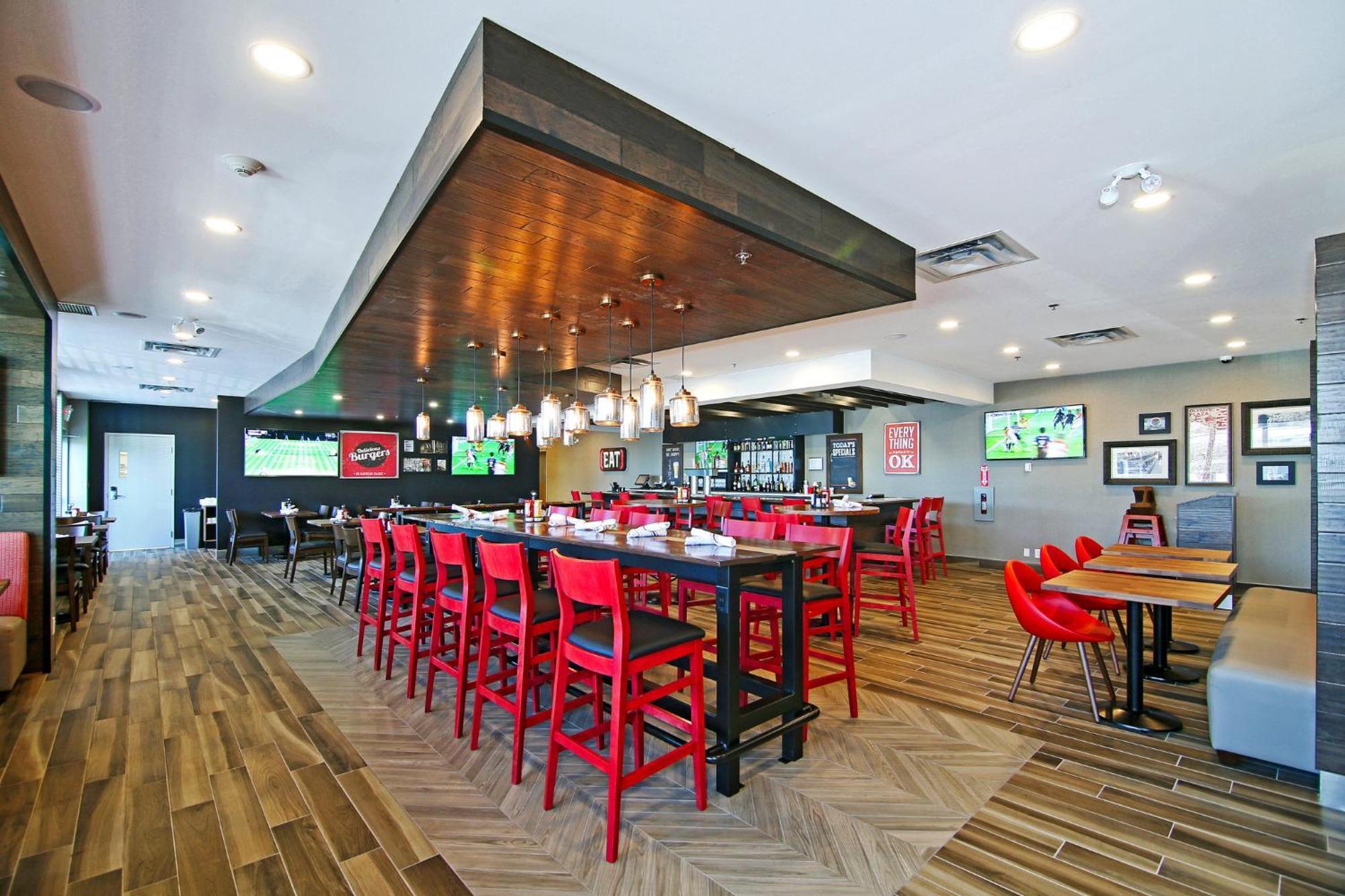 Holiday Inn Hotel & Suites - Calgary Airport North By Ihg Exterior photo